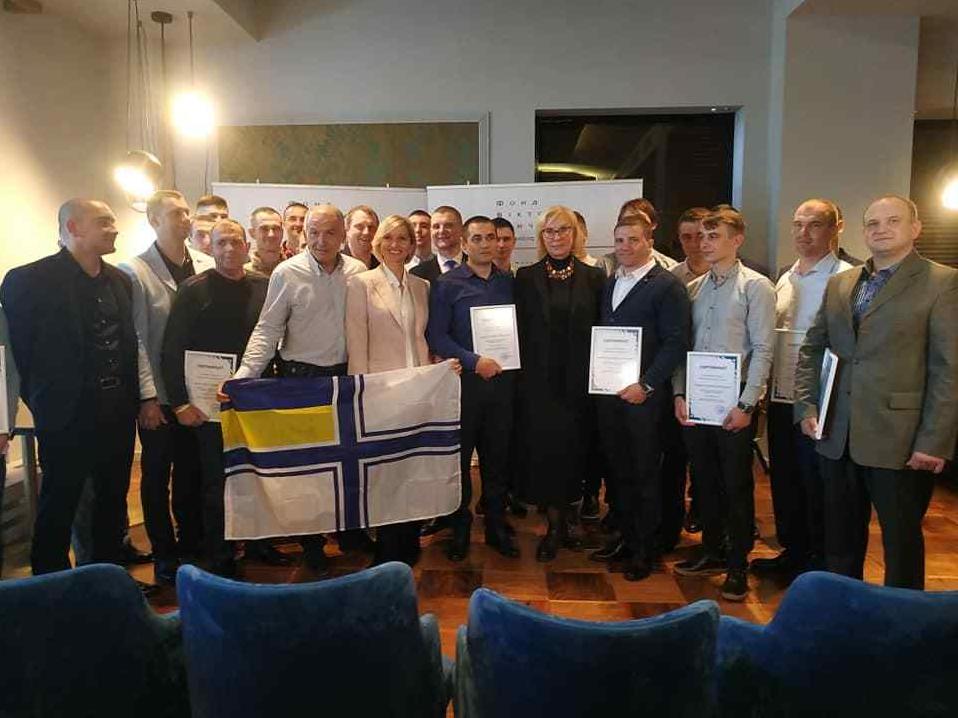 Стаття Освобожденные из плена украинские моряки получили сертификаты на квартиры в Одессе. Фото Ранкове місто. Донбас