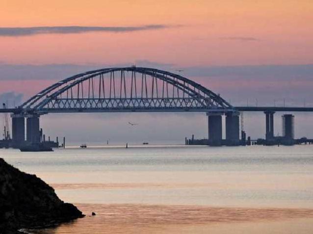Стаття Оккупанты изменили планы запуска поездов по Крымскому мосту Ранкове місто. Донбас