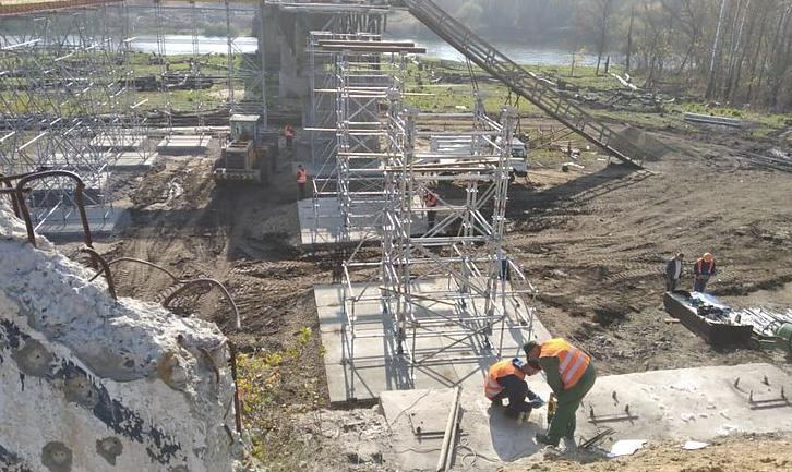 Стаття На Луганщині триває відбудова зруйнованого мосту. ФОТО Ранкове місто. Донбас