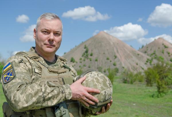 Статья Жители Донбасса стали значительно больше доверять военным Утренний город. Донецк