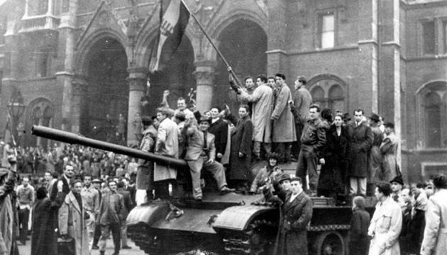 Стаття 23 октября в Венгрии вспыхнуло восстание против коммунистов, которое жестко подавила оккупант Москва Ранкове місто. Донбас
