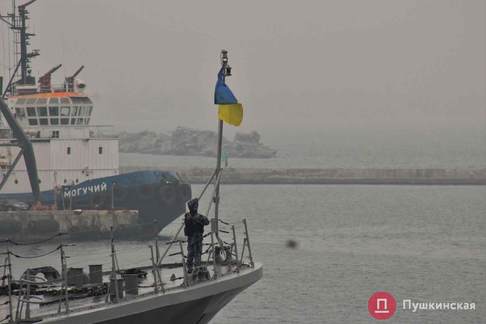 Стаття На одесском морвокзале ждут противоминную группу кораблей НАТО. Фото Ранкове місто. Донбас