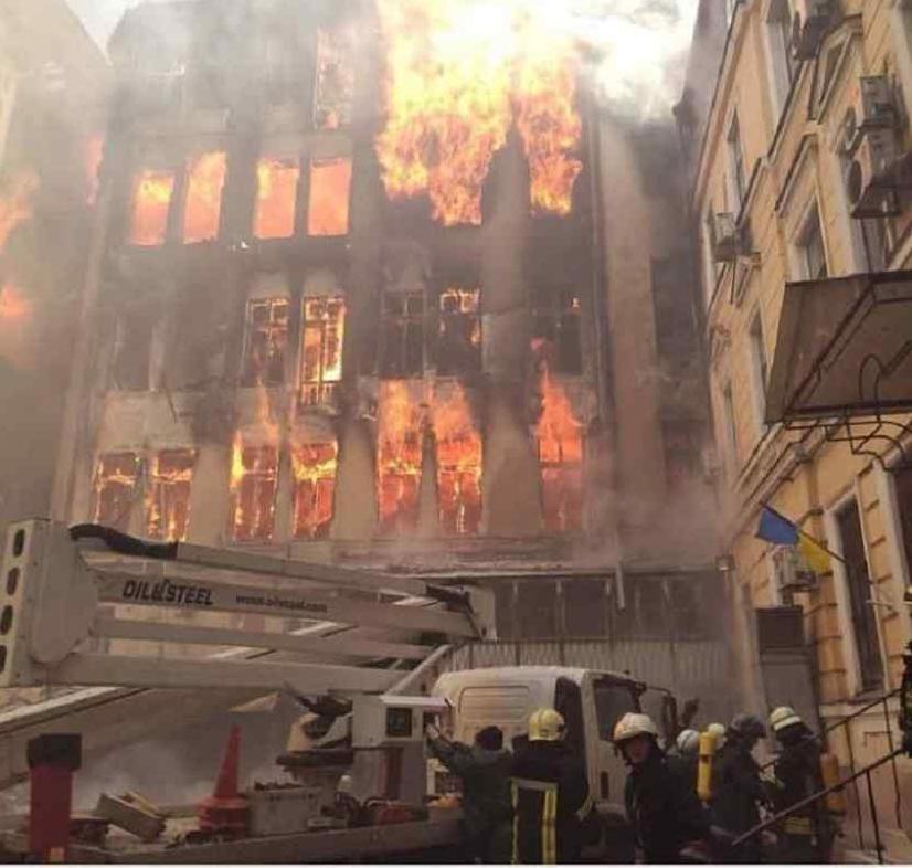 Стаття В Одессе оператор вышки «Горзелентреста» спас несколько людей на пожаре Ранкове місто. Донбас