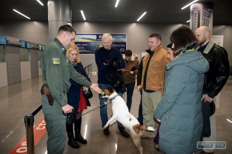 Стаття Таможенно-пограничная служба США проверила безопасность границы в Одесском аэропорту Ранкове місто. Донбас