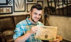 Стаття Випустили першу партію паперу з опалого листя за технологією українського студента Ранкове місто. Донбас