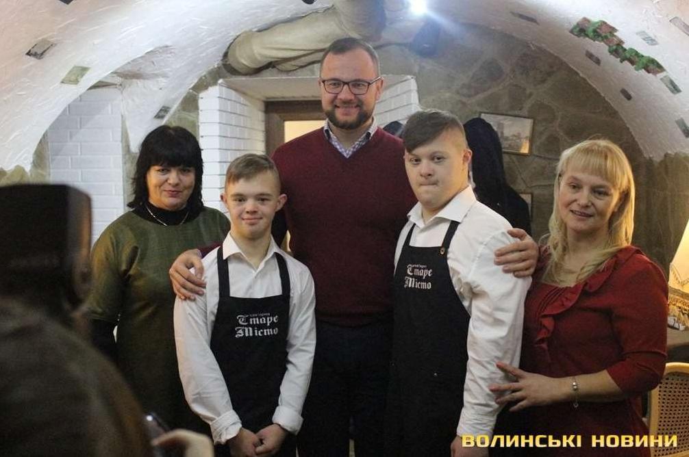 Стаття У Луцьку відкрили кав’ярню, де працюють люди з синдромом Дауна Ранкове місто. Донбас