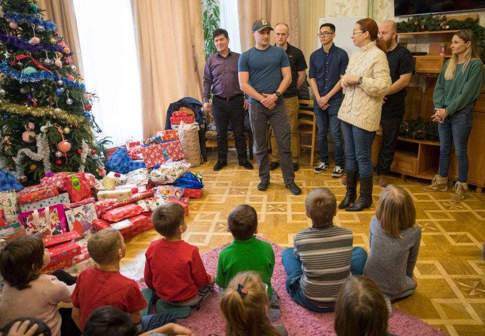 Стаття У Києві морські піхотинці НАТО відвідали дитячий будинок. Фото Ранкове місто. Донбас