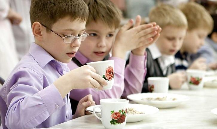 Стаття Діти-переселенці харчуватимуться у навчальних закладах безкоштовно Ранкове місто. Донбас
