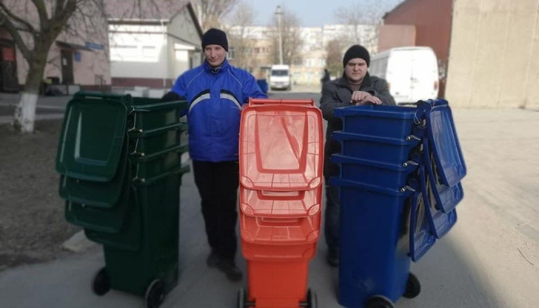 Стаття Мариупольские ОСМД получили баки для раздельного сбора мусора Ранкове місто. Донбас