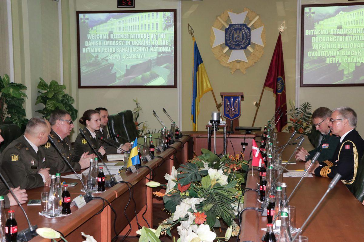 Стаття В Академії сухопутних військ відкрили інтерактивний клас англійської Ранкове місто. Донбас