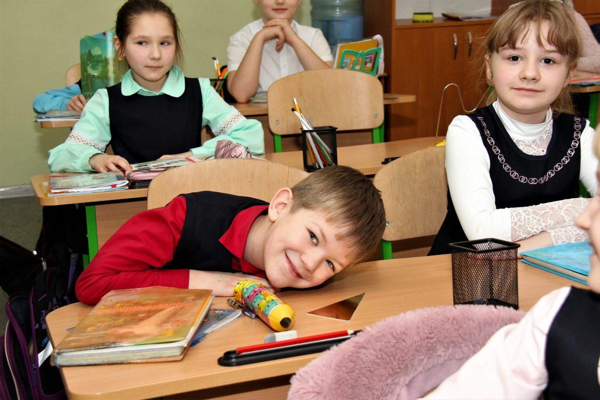 Стаття Як школа на лінії розмежування стала схожою на приватну. ФОТО Ранкове місто. Донбас