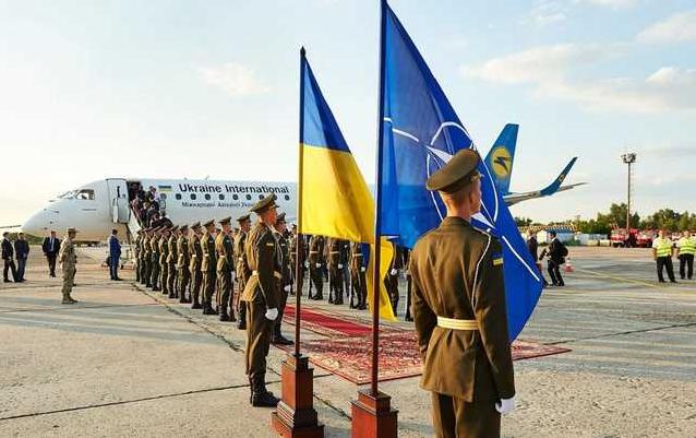 Стаття Украина сможет вступить в НАТО, даже воюя с Россией: в США нашли решение Ранкове місто. Донбас