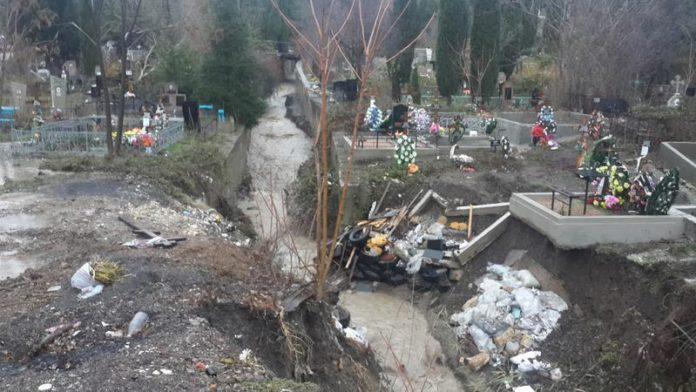 Стаття На ЮБК хоронят в руслах рек: кладбища заполнены, а «власти» только «обещают» Ранкове місто. Донбас