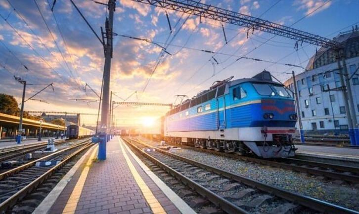 Стаття Укрзалізниця збільшує періодичність курсування поїздів на Донбас Ранкове місто. Донбас