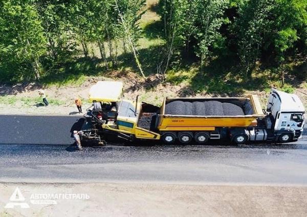 Стаття В сети появились фото ремонта дороги на участке Новоайдар - Северодонецк Ранкове місто. Донбас
