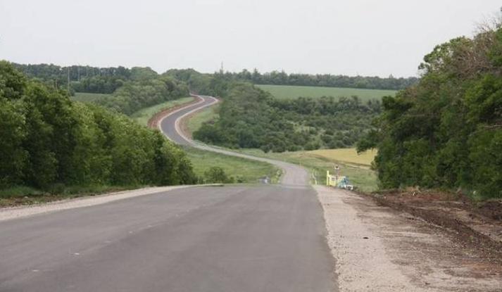 Стаття В Луганской области завершается ремонт участка дороги между Сватово и с. Мостки Ранкове місто. Донбас