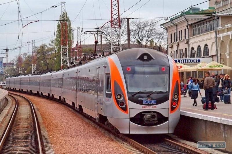 Стаття Дополнительный скоростной поезд будет курсировать из Киева в Одессу Ранкове місто. Донбас