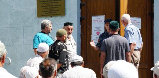 Стаття Аксенов побоялся выйти к крымским татарам после обвинения их в терроризме Ранкове місто. Донбас
