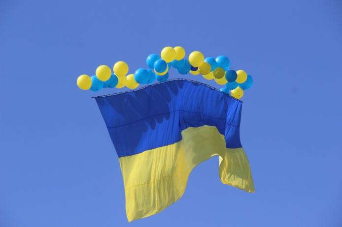 Стаття Над Крымом хотят запустить 25-метровый украинский флаг Ранкове місто. Донбас