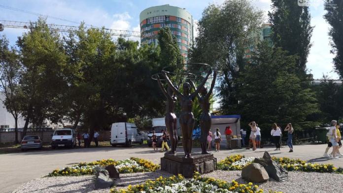 Стаття Дерибан под видом реконструкции: оккупанты снова «ремонтируют» Гагаринский парк в Симферополе Ранкове місто. Донбас