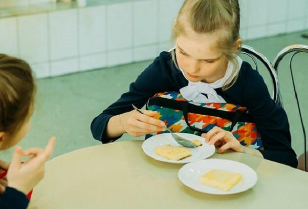 Стаття Фуд-блоггінг по-новому. Школи покажуть, чим насправді харчуються діти Ранкове місто. Донбас