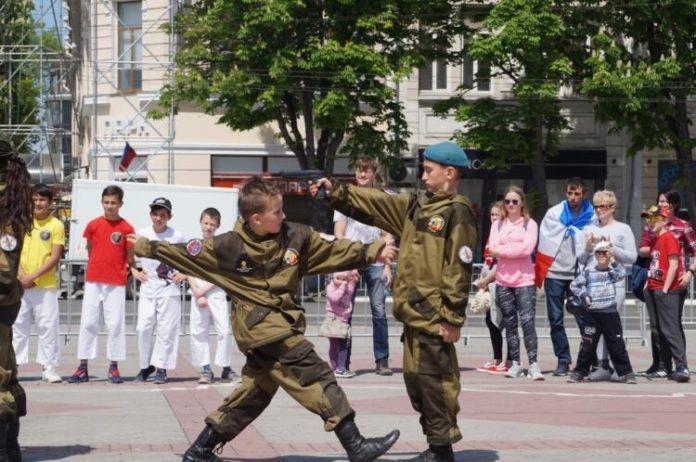 Стаття Украина будет фиксировать милитаризацию оккупантами крымских детей Ранкове місто. Донбас