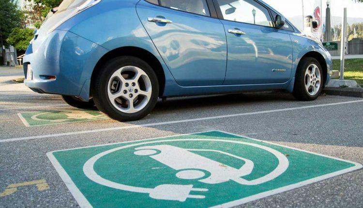 Стаття Владельцам электромобилей будут выдавать зеленые номера и предоставлять отдельные парковочные места Ранкове місто. Донбас