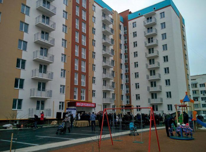 Стаття Новая афера: оккупанты вогнали крымчан в долги из-за обещанного жилья Ранкове місто. Донбас