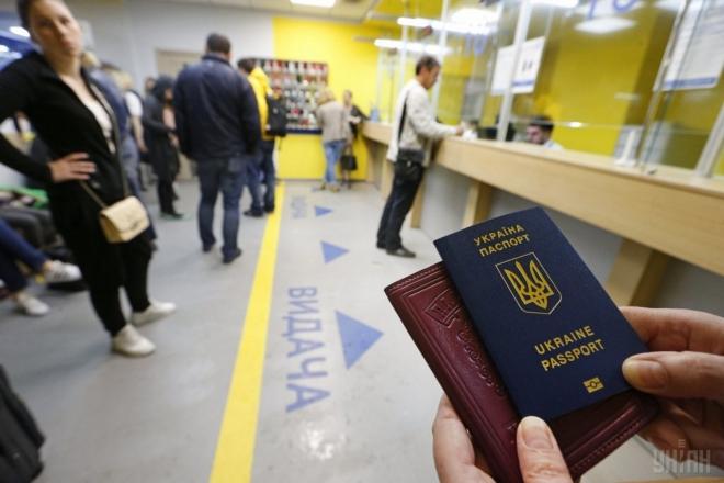 Стаття Паперовий паспорт в банку не знадобиться. Усе в “Дії” Ранкове місто. Донбас