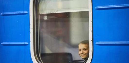 Стаття В Авдеевку впервые за шесть лет отправился поезд из Киева: опубликованы фото Ранкове місто. Донбас