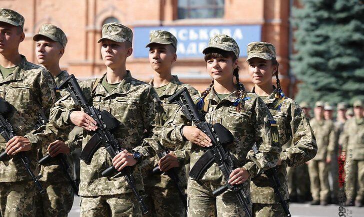 Стаття Молодь Донеччини запрошують до вступу у військові виші Ранкове місто. Донбас
