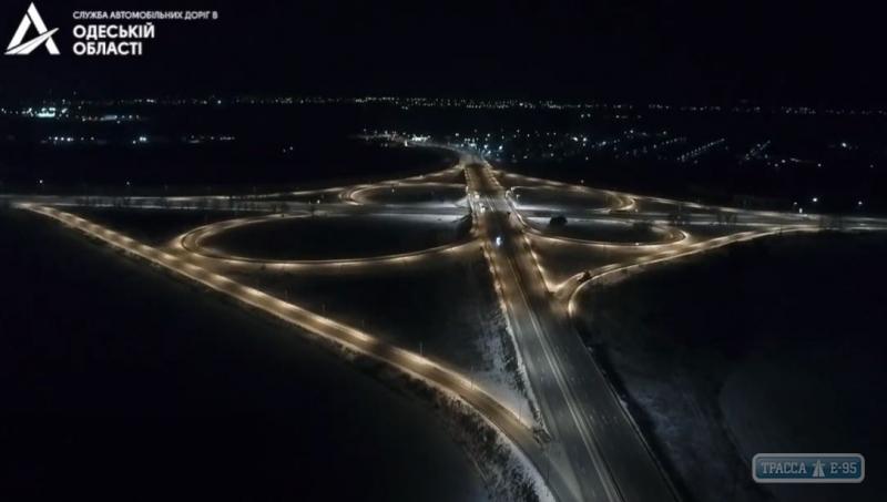 Стаття Впервые за десятилетие Укравтодор осветил Клеверный мост под Одессой. Видео Ранкове місто. Донбас