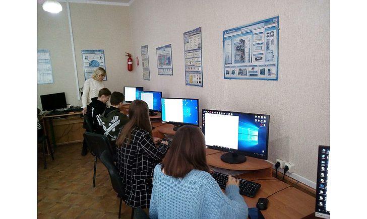 Стаття Діджиталізація на лінії зіткнення: чеська IT-компанія допомагає школам Донбасу Ранкове місто. Донбас