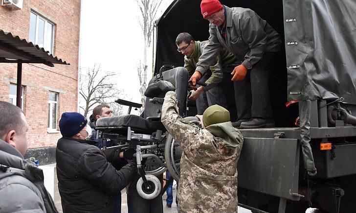 Стаття Військові передали жителям прифронтової зони 150 тонн гуманітарного вантажу. ФОТО Ранкове місто. Донбас
