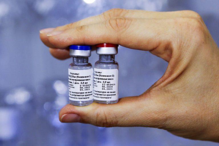 Стаття Ажиотажа вакцинироваться нет даже у медицинских работников Ранкове місто. Донбас