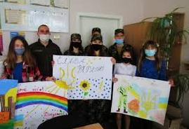 Стаття Гвардейцы Национальной гвардии Украины привезли подарки школьникам в ООС на Луганщину: фото Ранкове місто. Донбас