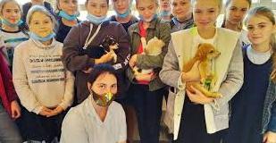 Стаття Школьники Мариуполя собрали 2,5 тонны кормов для бездомных животных Ранкове місто. Донбас