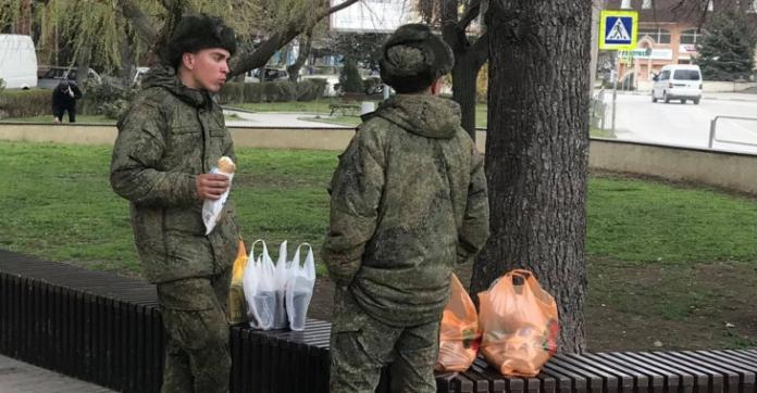 Стаття Пайки не дали: в соцсетях обсуждают «зеленых человечков» в Крыму (фото) Ранкове місто. Донбас