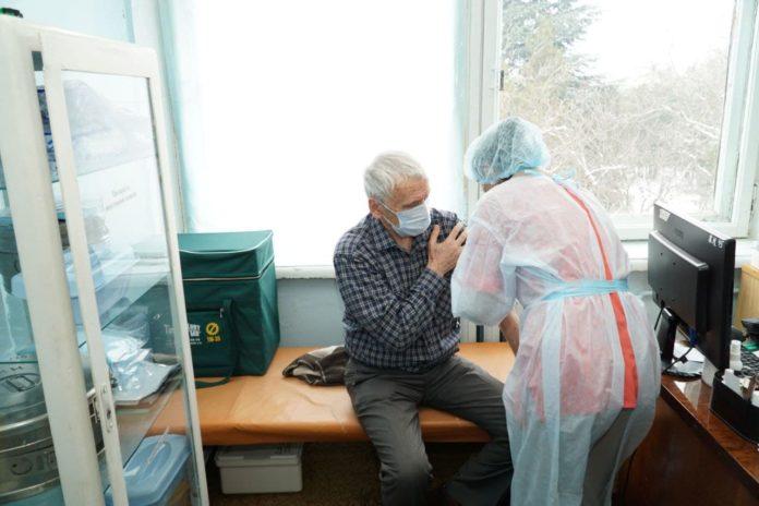 Стаття Крымчан массово вакцинируют российской вакциной — открыли мобильные пункты Ранкове місто. Донбас
