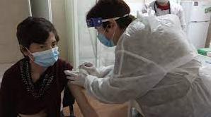 Стаття В Северодонецке приглашают на вакцинацию от COVID-19 людей старше 65: куда обращаться? Ранкове місто. Донбас
