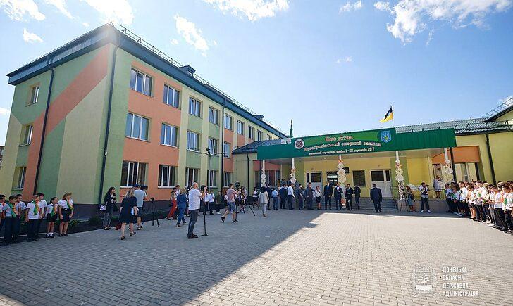 Стаття У Новогродівці після ремонту відкрилася опорна школа-довгобуд Ранкове місто. Донбас