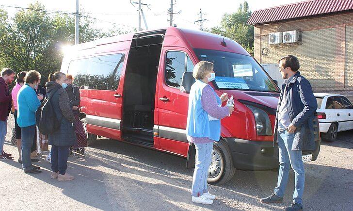 Стаття Волонтери запускають соціальний транспорт для жителів прифронтової зони Донбасу Ранкове місто. Донбас