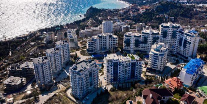 Стаття Откуда возник спрос на жилье в Крыму? Фото Утренний город. Донецьк
