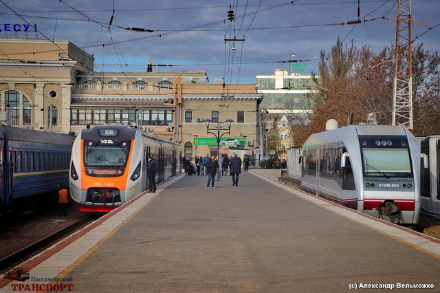 Стаття Железная дорога в военных условиях меняет режим движения поездов в атакованных районах Ранкове місто. Донбас