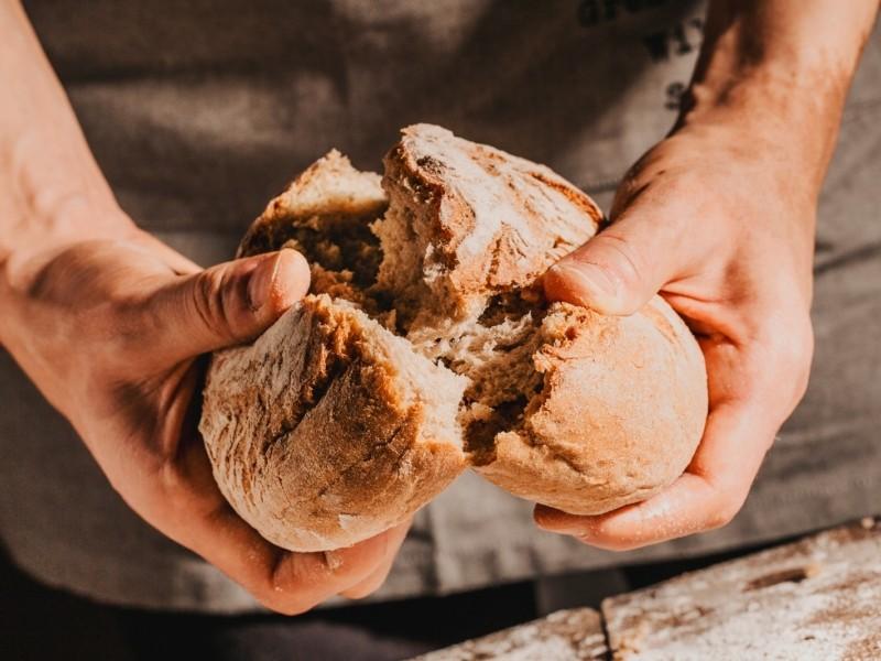 Стаття Нехай завжди буде хліб. Пекарі “Київхліба” поділилися простим рецептом Ранкове місто. Донбас