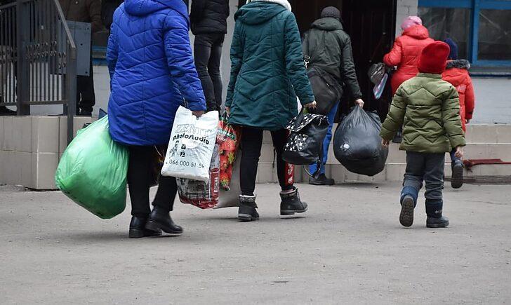 Стаття Де у західних областях знайти житло: корисна інформація для евакуйованих? Ранкове місто. Донбас