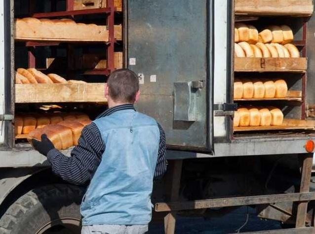 Стаття Почувствуйте разницу: в сети сравнили, как доставляют хлеб украинцы и российские оккупанты Ранкове місто. Донбас