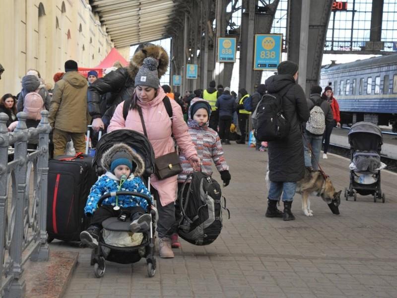 Стаття Гроші, робота, житло. Уряд затвердив програму допомоги вимушеним переселенцям Ранкове місто. Донбас