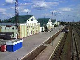 Стаття Вокзал стал приютом для людей: железнодорожники Лиманщины заботятся о беженцах Ранкове місто. Донбас