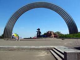 Стаття Скульптуру рабочих демонтируют, а саму арку переименуют, - Кличко. ФОТО Ранкове місто. Донбас